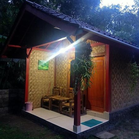 Tereng Wilis Jungle Inn Tetebatu Exterior photo