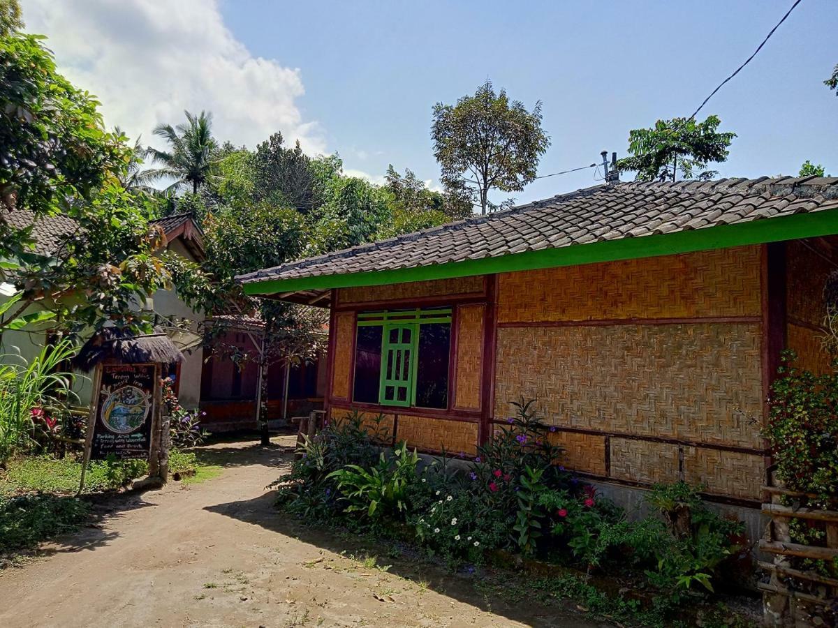Tereng Wilis Jungle Inn Tetebatu Exterior photo